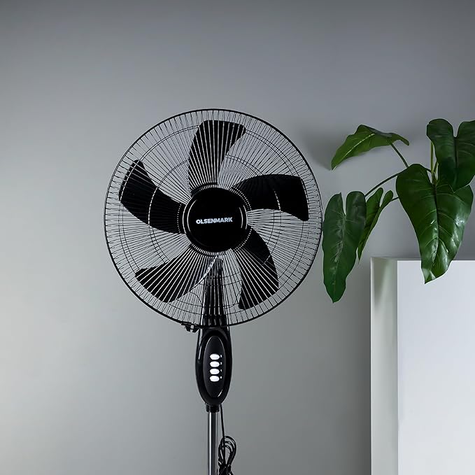 Pedestal Fan With 5 Leaf Blades ©